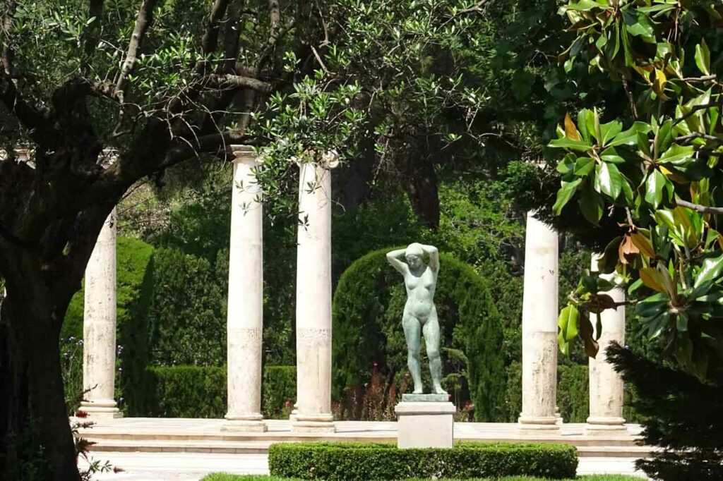 A statue in the sunshine at the jardines de Joan Maragall in Barcelona