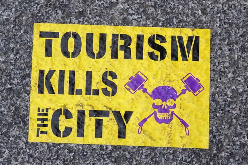 Sticker on a Barcelona pavement saying "tourism kills the city"